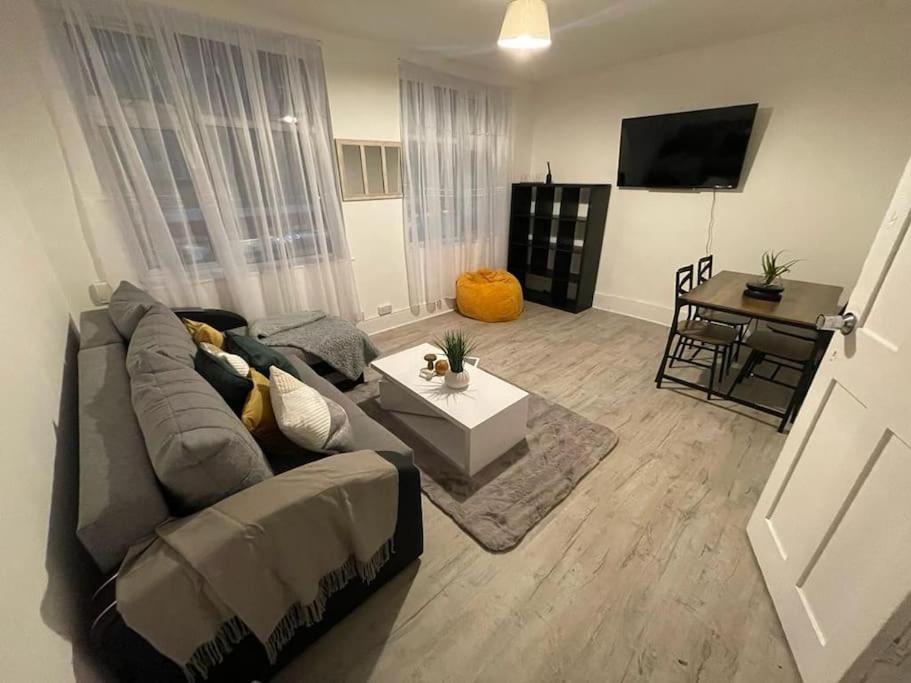 לונדון Beautiful 2 Bedroom On Tower Bridge מראה חיצוני תמונה