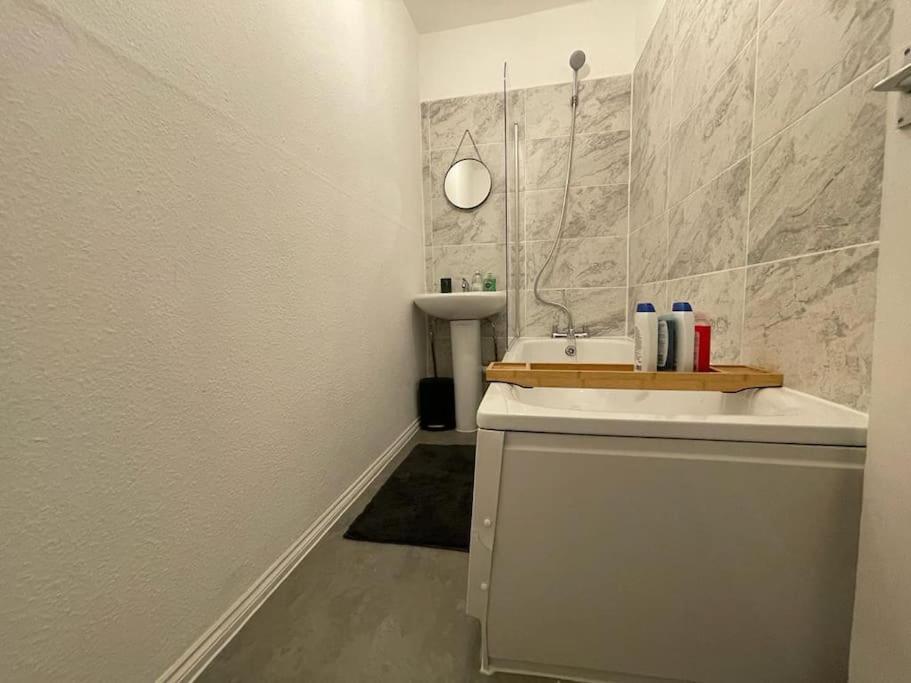 לונדון Beautiful 2 Bedroom On Tower Bridge מראה חיצוני תמונה