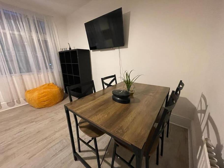 לונדון Beautiful 2 Bedroom On Tower Bridge מראה חיצוני תמונה