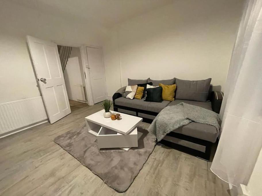 לונדון Beautiful 2 Bedroom On Tower Bridge מראה חיצוני תמונה