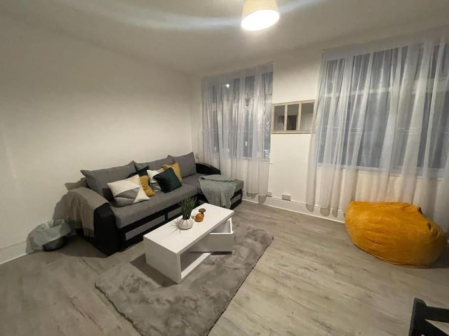 לונדון Beautiful 2 Bedroom On Tower Bridge מראה חיצוני תמונה
