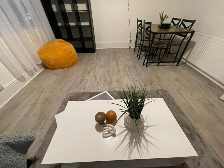 לונדון Beautiful 2 Bedroom On Tower Bridge מראה חיצוני תמונה